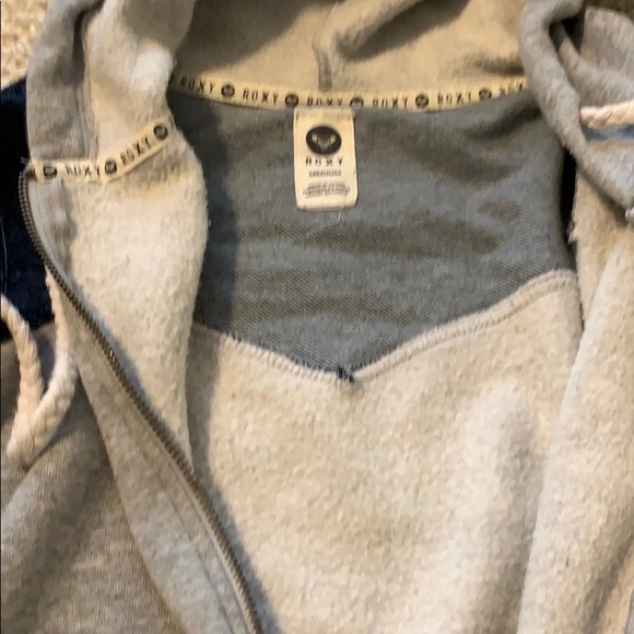 Women’s Roxy zip up hoodie. Medium - Picture 6 of 6